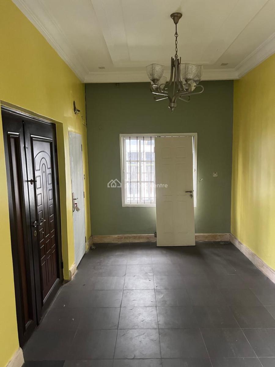Beautiful 4 Bedroom Bungalow Alone in The Compound, Mobil Road, Ilaje, Ajah, Lagos, Detached Bungalow for Rent