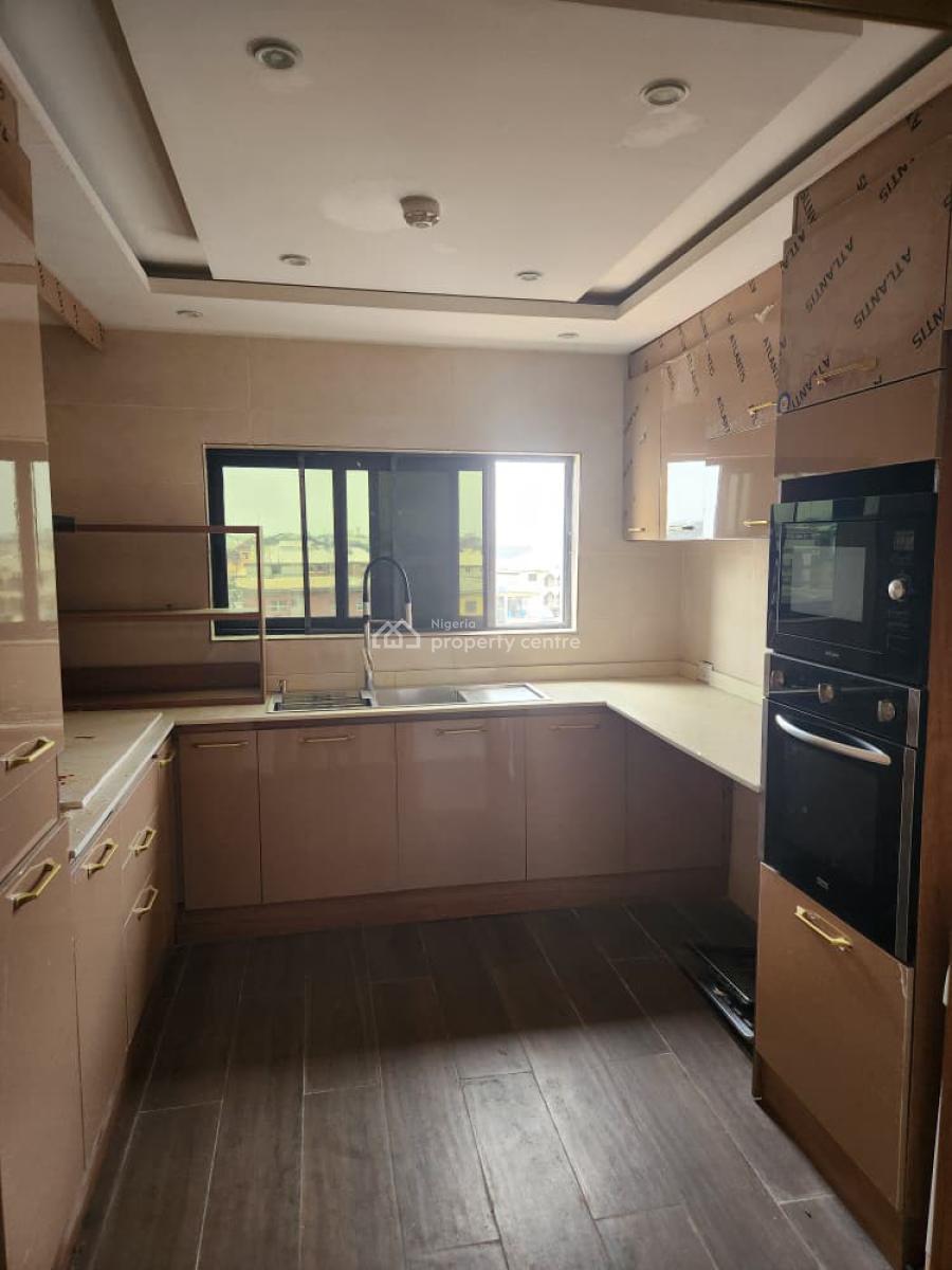 Luxury 3 Bed Apartment Tastefully Finished with Excellence Facility, Alagomeji, Yaba, Lagos, Flat / Apartment for Rent