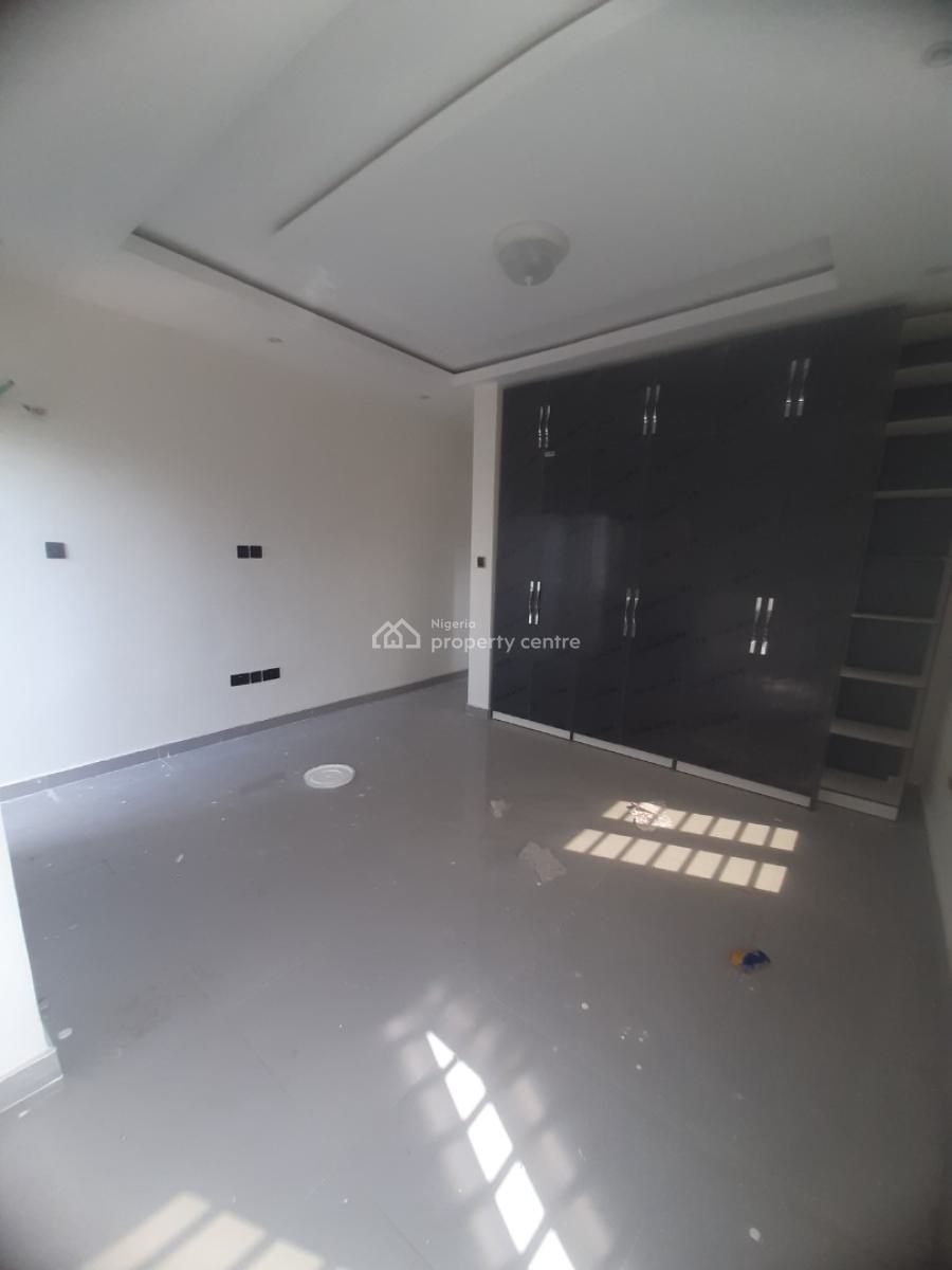 Newly Built and Serviced 2 Bedroom En-suite Flat with Fitted Open Kitc, Lekki Phase 1, Lekki, Lagos, Flat / Apartment for Rent