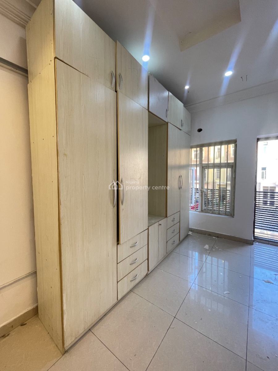 Masters Bedroom with Balcony Well Spacious, Osapa  London, Lekki, Lagos, Flat / Apartment for Rent