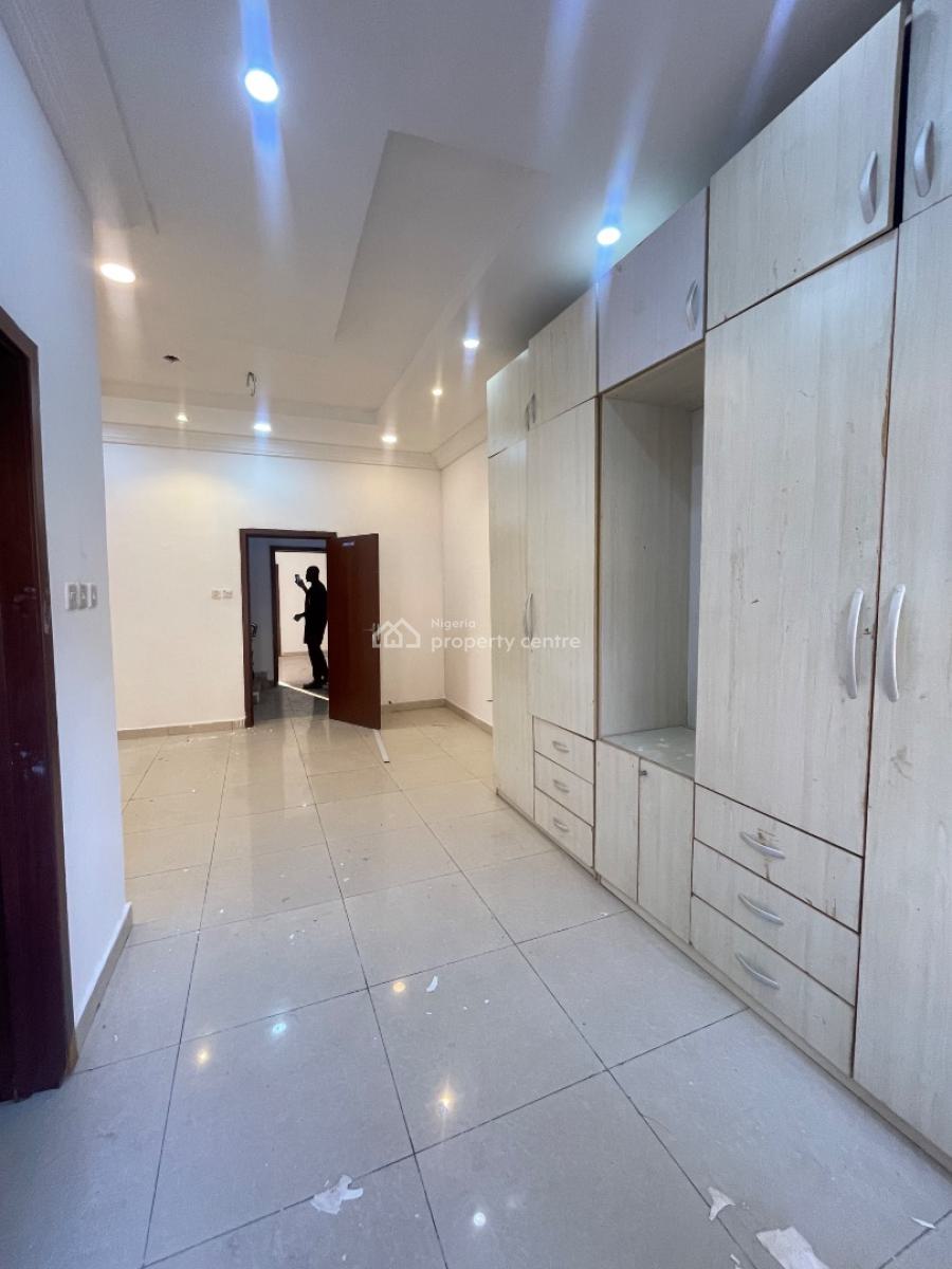Masters Bedroom with Balcony Well Spacious, Osapa  London, Lekki, Lagos, Flat / Apartment for Rent