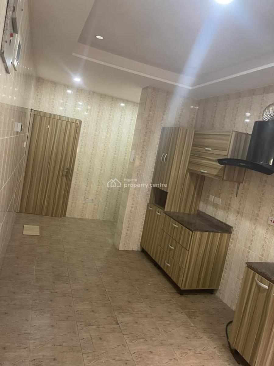 3bedroom Apartment Well Spacious in Chevron Drive, Chevron Drive, Lekki, Lagos, Flat / Apartment for Sale