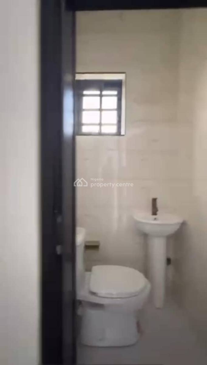 Lovely 2 Bedrooms Flat, Razak Gbadamosi Street, Off Bolaji Banwo, Aguda, Surulere, Lagos, Flat / Apartment for Rent