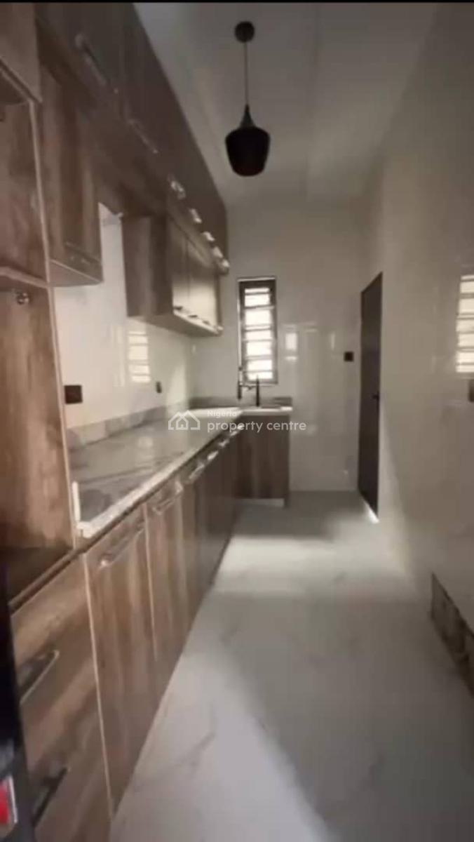 Lovely 2 Bedroom Flat, Razak Gbadamosi Street, Off Bolaji Banwo, Aguda, Surulere, Lagos, Flat / Apartment for Rent