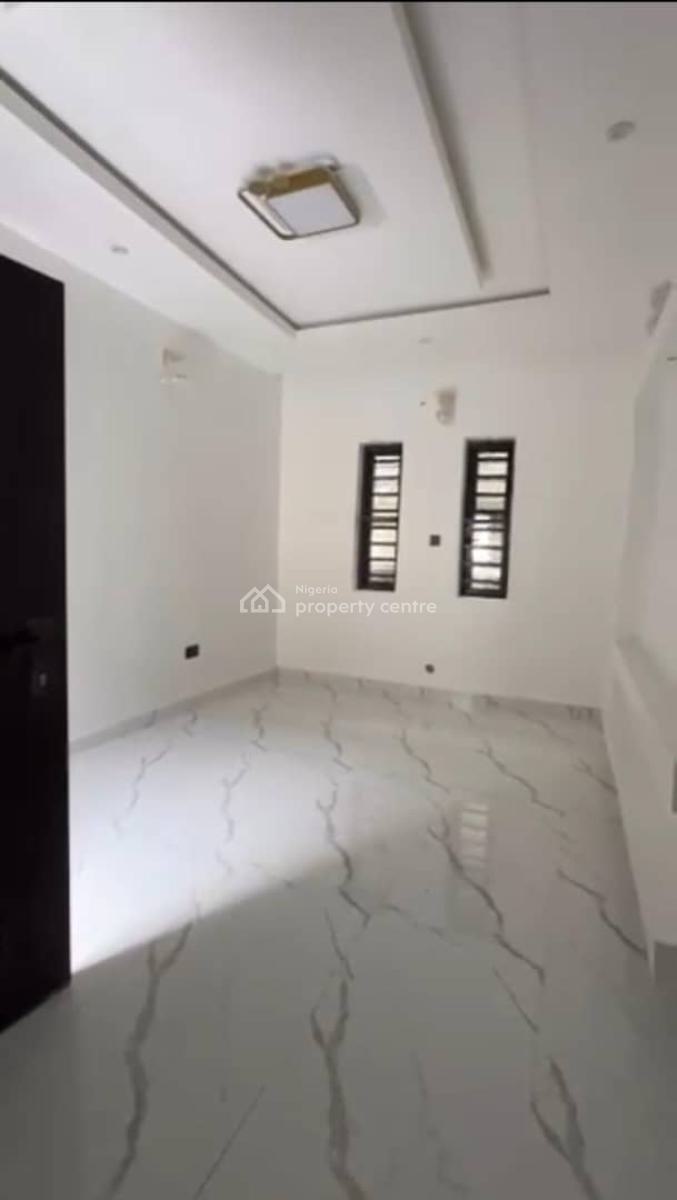 Lovely 2 Bedroom Flat, Razak Gbadamosi Street, Off Bolaji Banwo, Aguda, Surulere, Lagos, Flat / Apartment for Rent