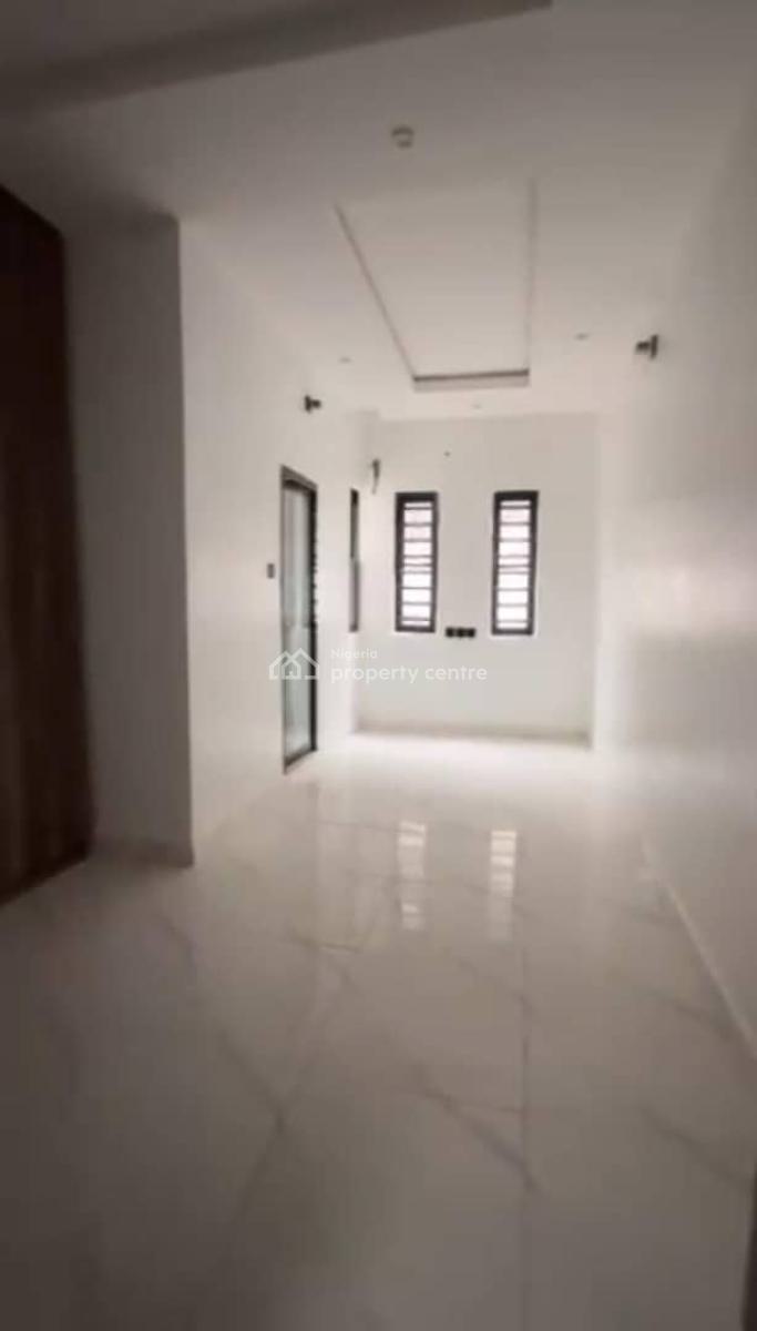 Lovely 2 Bedroom Flat, Razak Gbadamosi Street, Off Bolaji Banwo, Aguda, Surulere, Lagos, Flat / Apartment for Rent