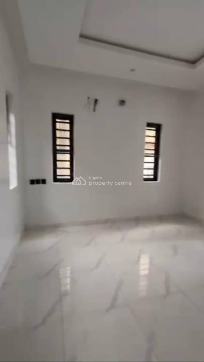 Lovely 2 Bedroom Flat, Razak Gbadamosi Street, Off Bolaji Banwo, Aguda, Surulere, Lagos, Flat / Apartment for Rent
