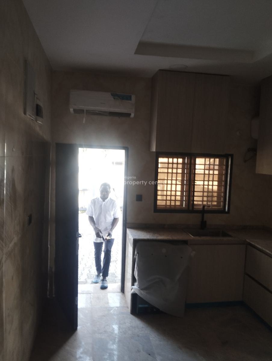 Partially Furnished 4 Bedroom Terrace Duplex, Guzape District, Abuja, Terraced Duplex for Sale