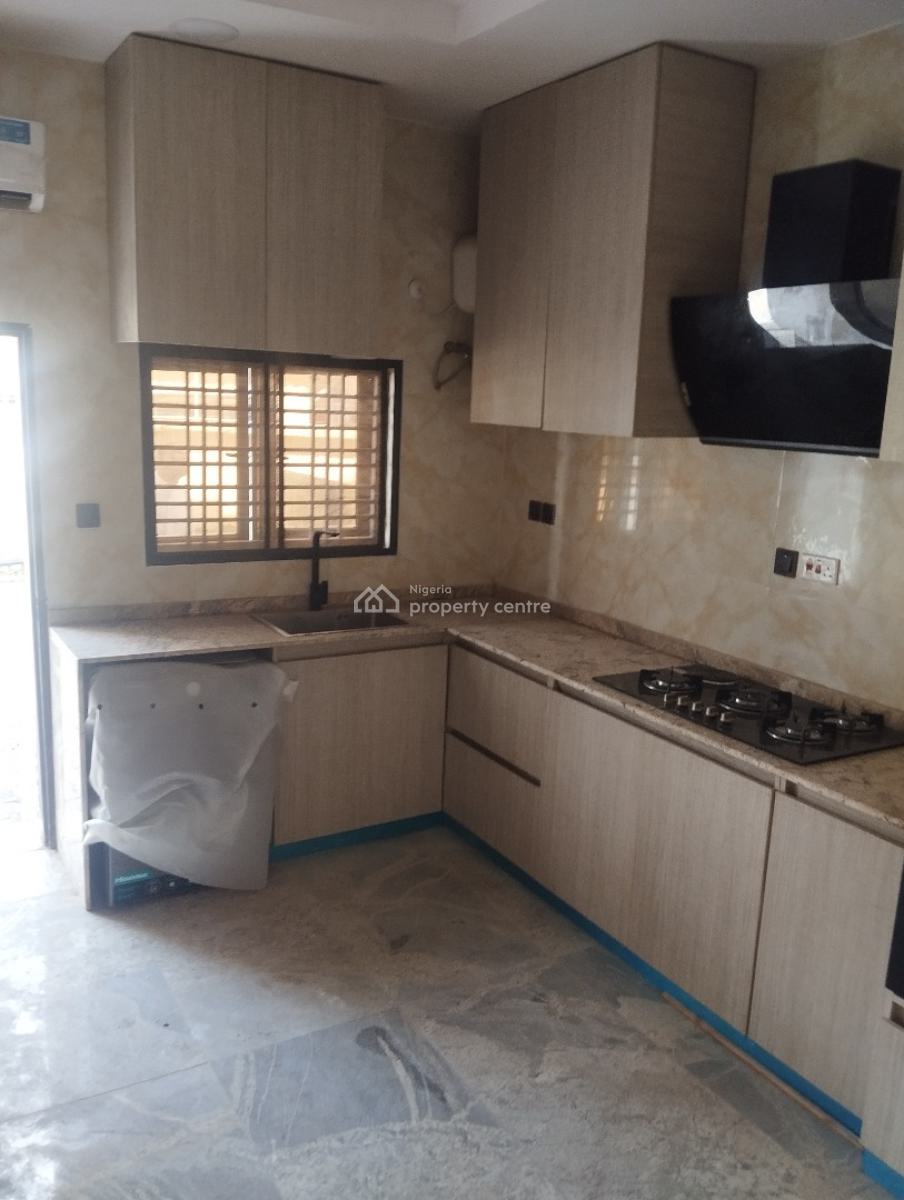 Partially Furnished 4 Bedroom Terrace Duplex, Guzape District, Abuja, Terraced Duplex for Sale