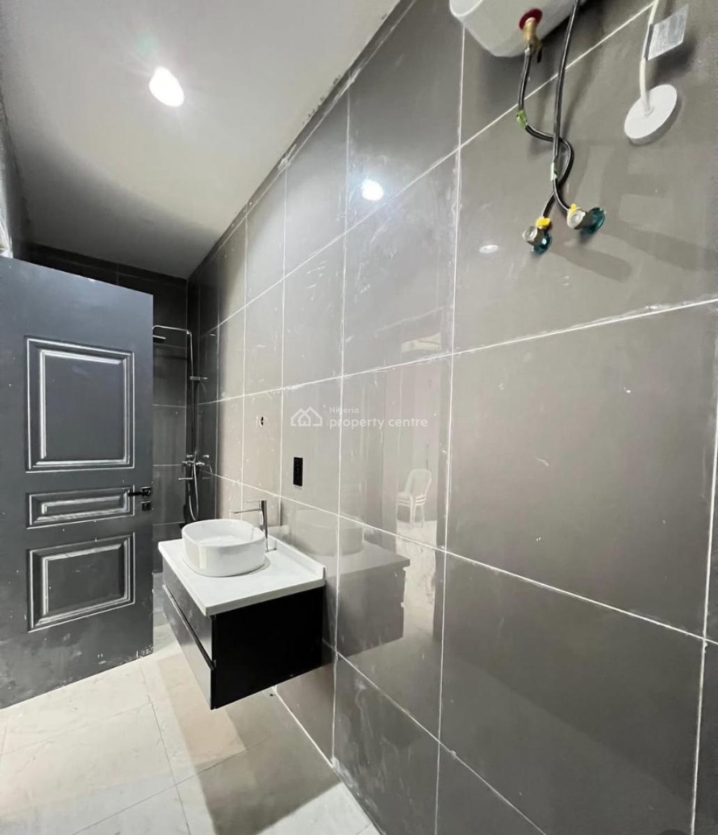 Spacious 2 Bedroom Apartment with Bq, Swimming Pool, Gym and Elevator, Lekkki, Lekki Phase 1, Lekki, Lagos, Flat / Apartment for Sale