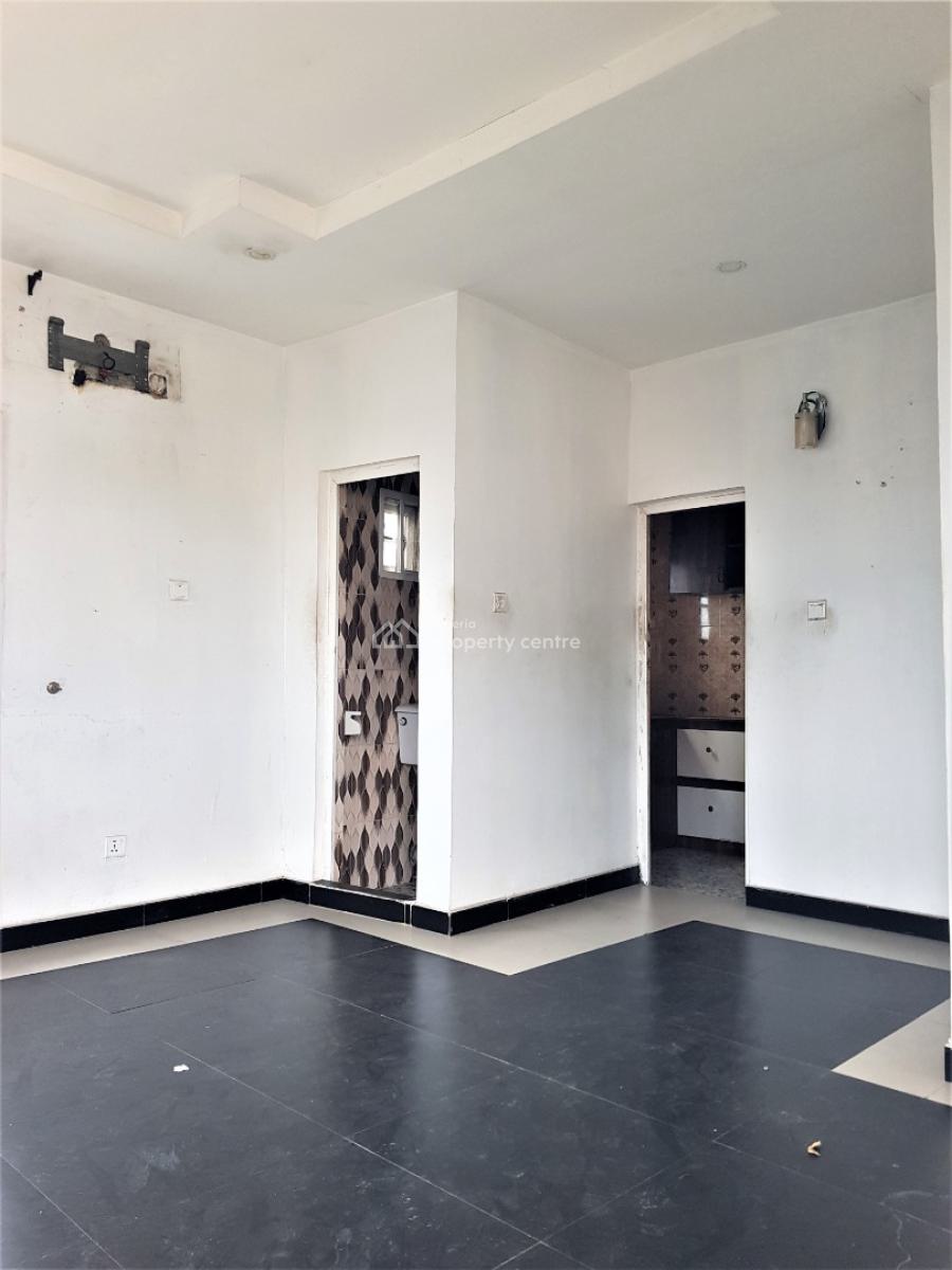 Mini Flat ( Room and Parlour) in a Serene Neighbourhood - Upstairs, Ologolo, Lekki, Lagos, Mini Flat (room and Parlour) for Rent