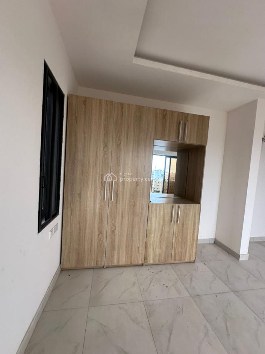 Cozy 3 Bedroom Apartment with Bq, Swimming Pool and Elevator, Lekki Phase 1, Lekki, Lagos, Flat / Apartment for Sale