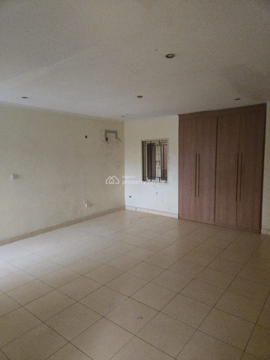 a Commercial House in a Strategic Location, Victoria Island (vi), Lagos, House for Rent