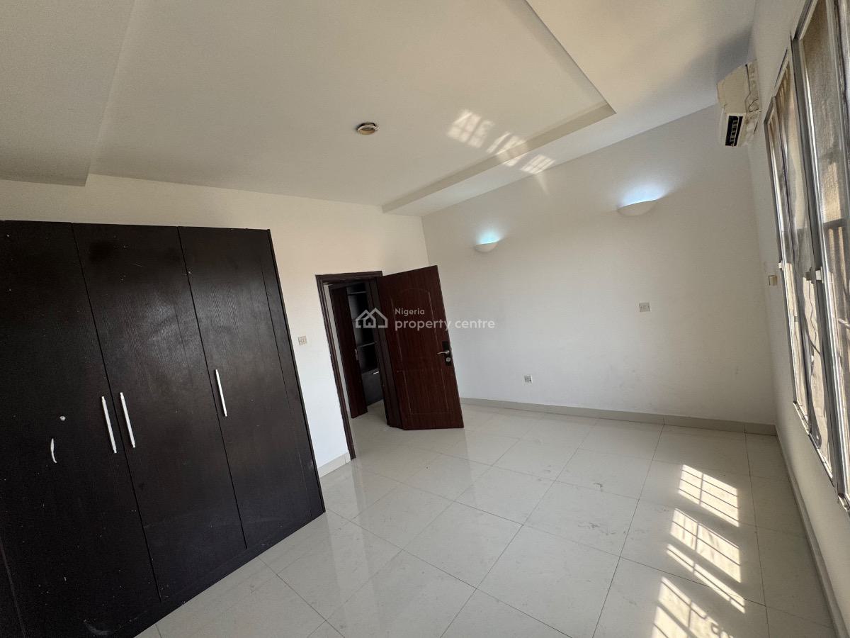 a Serviced 3 Bedroom Penthouse with Elevator and 2 Bq, Lekki Phase 1, Lekki, Lagos, Flat / Apartment for Rent