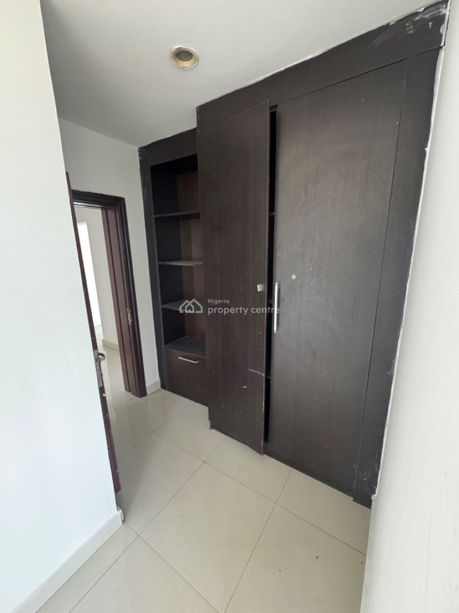 a Serviced 3 Bedroom Penthouse with Elevator and 2 Bq, Lekki Phase 1, Lekki, Lagos, Flat / Apartment for Rent