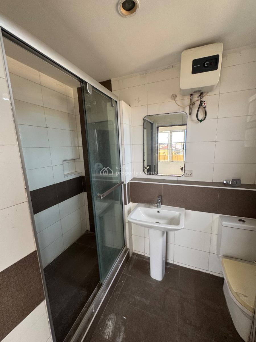a Serviced 3 Bedroom Penthouse with Elevator and 2 Bq, Lekki Phase 1, Lekki, Lagos, Flat / Apartment for Rent