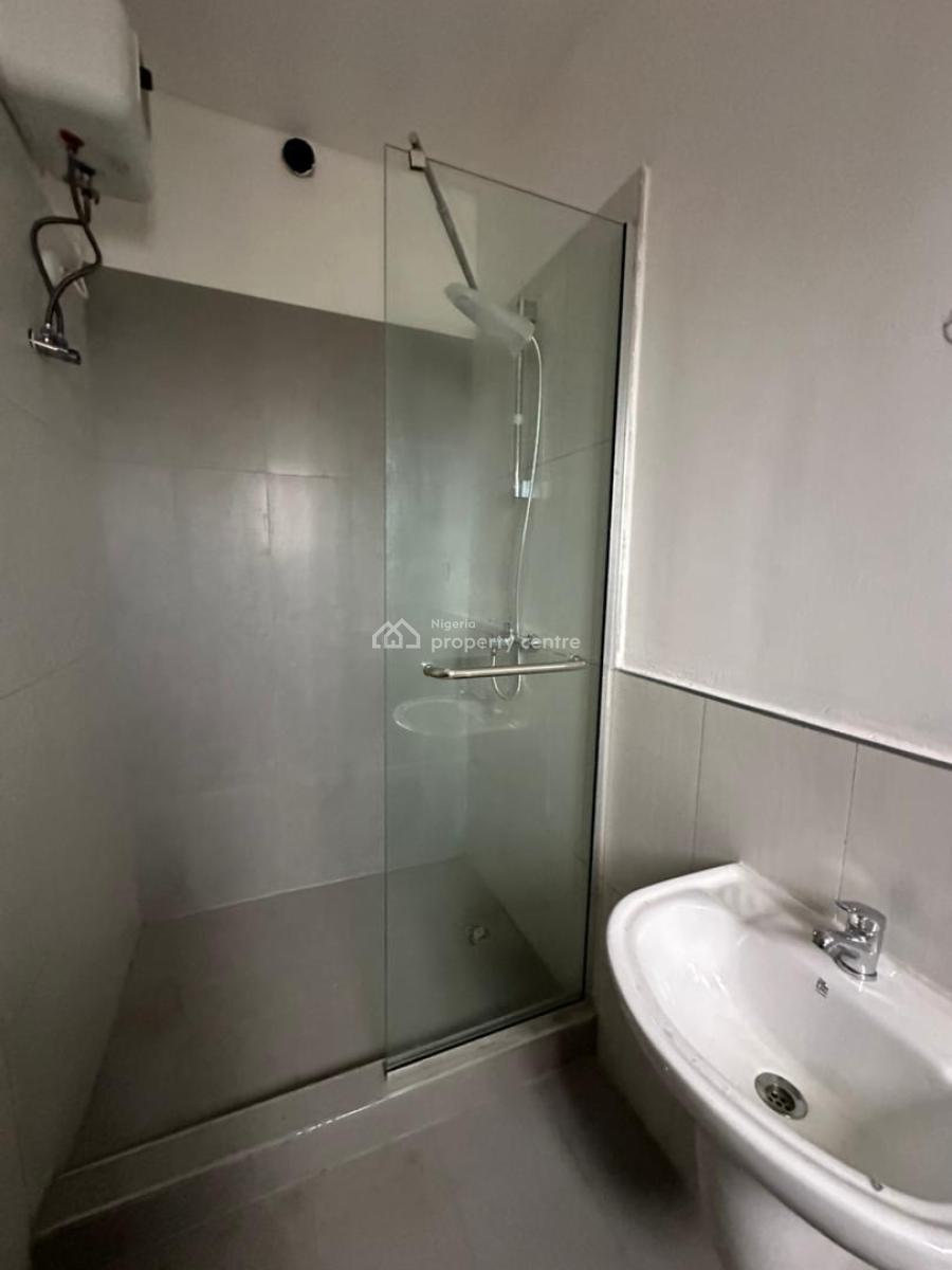 Cozy 3 Bedroom Apartment, Lekki Phase 1, Lekki, Lagos, Flat / Apartment for Sale