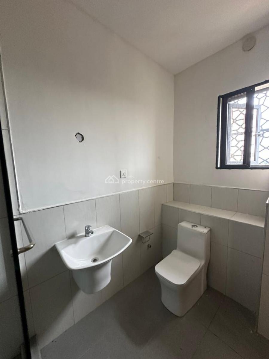 Cozy 3 Bedroom Apartment, Lekki Phase 1, Lekki, Lagos, Flat / Apartment for Sale