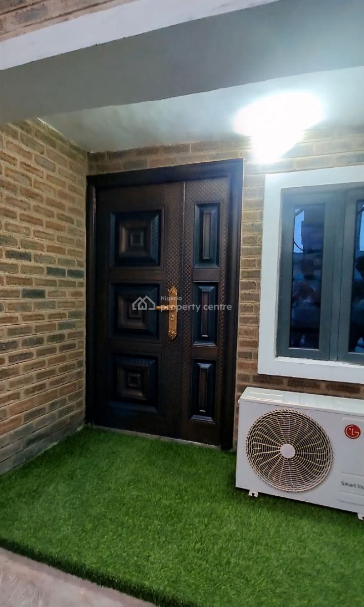 Elegant & Comfy 2 Bedroom Apartment - Wi-fi, Washing Machine, Free Morning Brew, Abiodun Bero Avenue, Olowora, Magodo Phase 1, Kosofe, Lagos, Flat / Apartment Short Let