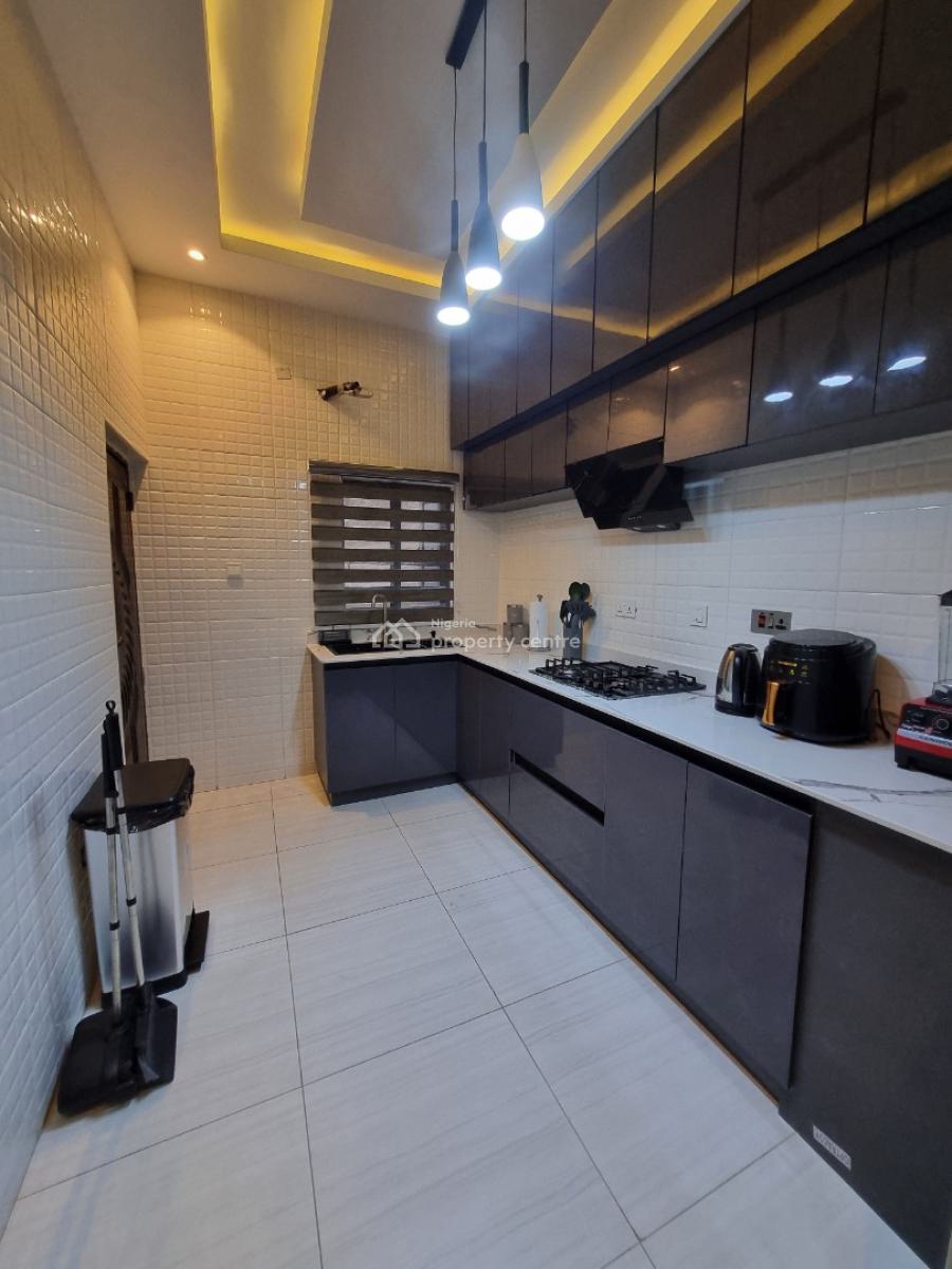 Elegant & Comfy 2 Bedroom Apartment - Wi-fi, Washing Machine, Free Morning Brew, Abiodun Bero Avenue, Olowora, Magodo Phase 1, Kosofe, Lagos, Flat / Apartment Short Let