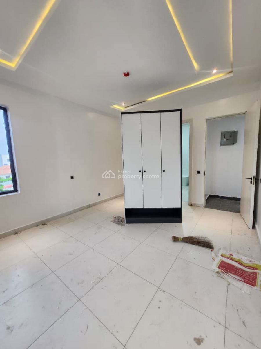 Well Maintained 1 Bedroom Apartment Up, Lekki Phase 1, Lekki, Lagos, Mini Flat (room and Parlour) for Rent