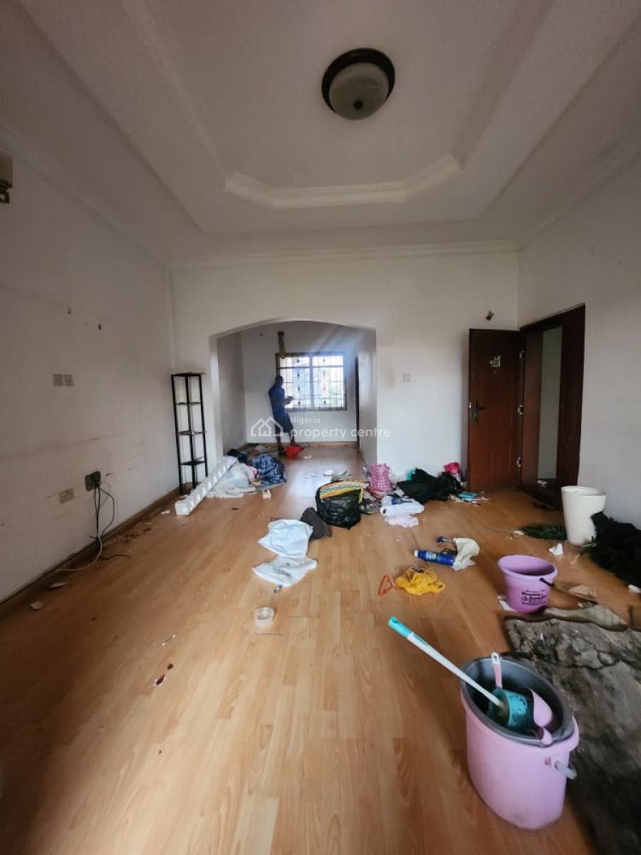 Well Maintained 2 Bedroom Apartment. Upstairs, Ikate, Lekki, Lagos, Flat / Apartment for Rent