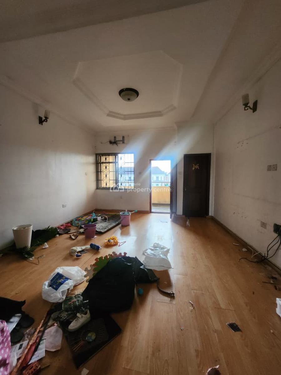 Well Maintained 2 Bedroom Apartment. Upstairs, Ikate, Lekki, Lagos, Flat / Apartment for Rent