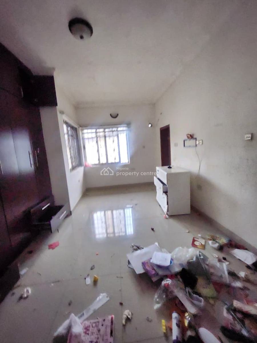 Well Maintained 2 Bedroom Apartment. Upstairs, Ikate, Lekki, Lagos, Flat / Apartment for Rent