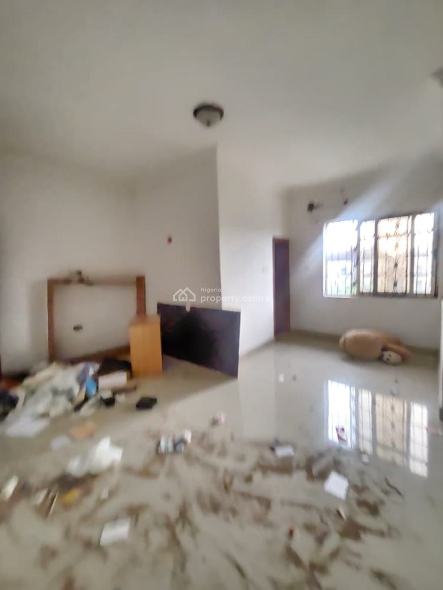 Well Maintained 2 Bedroom Apartment. Upstairs, Ikate, Lekki, Lagos, Flat / Apartment for Rent