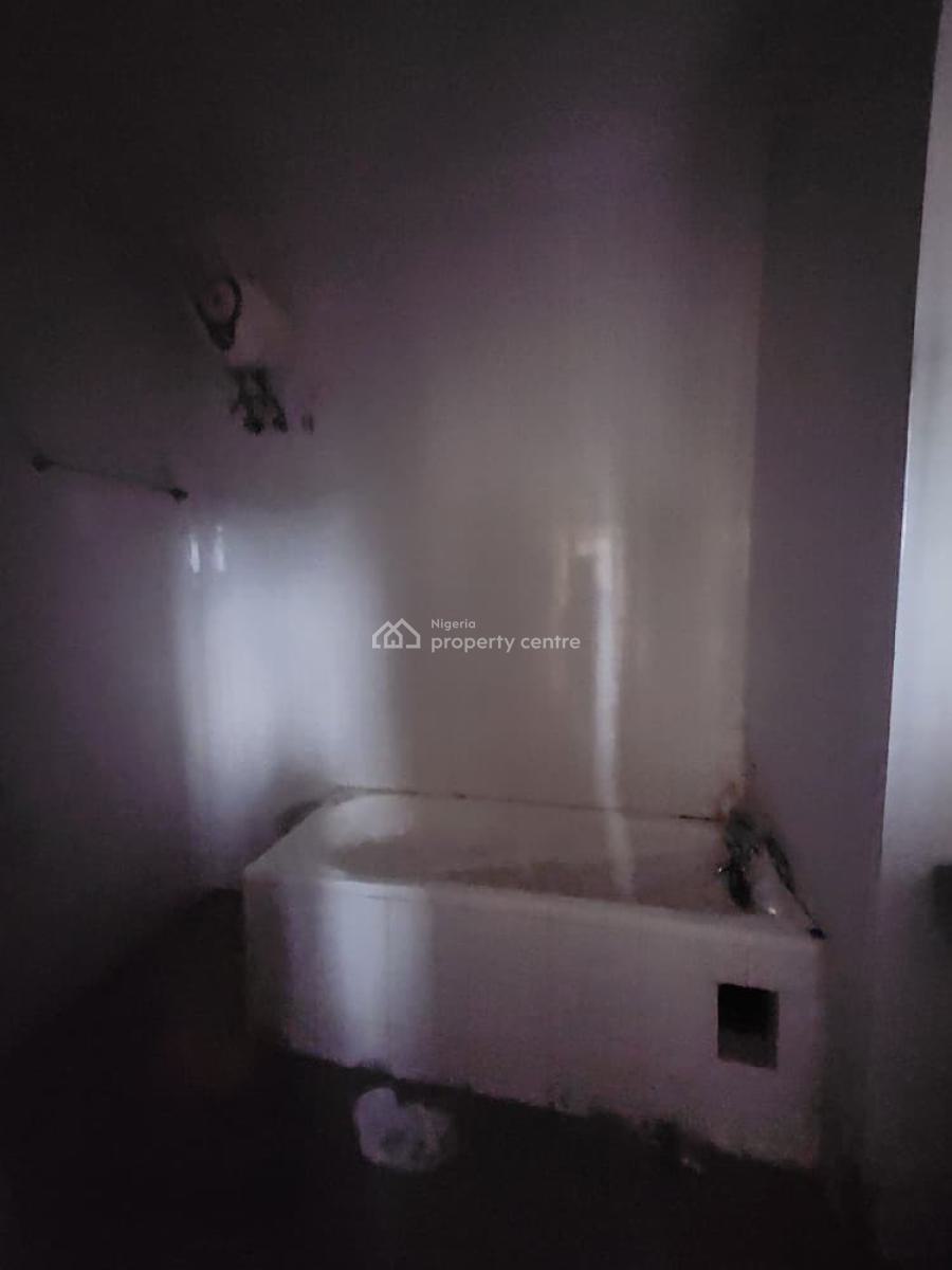 Well Maintained 2 Bedroom Apartment. Upstairs, Ikate, Lekki, Lagos, Flat / Apartment for Rent