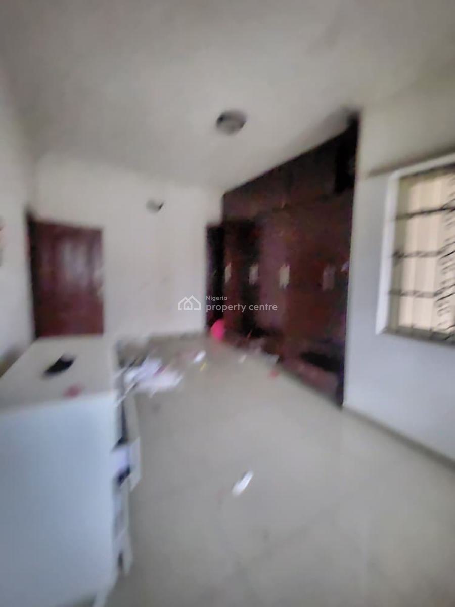 Well Maintained 2 Bedroom Apartment. Upstairs, Ikate, Lekki, Lagos, Flat / Apartment for Rent