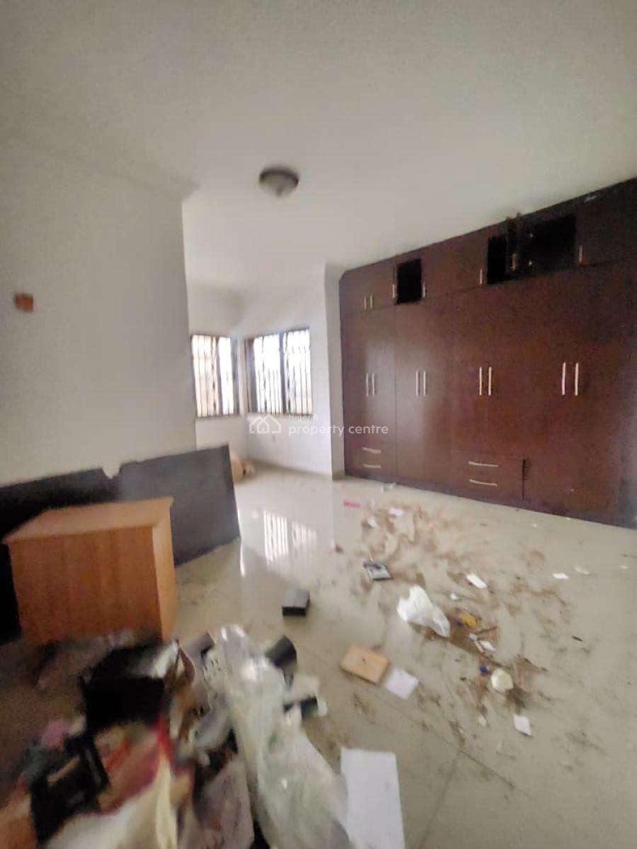 Well Maintained 2 Bedroom Apartment. Upstairs, Ikate, Lekki, Lagos, Flat / Apartment for Rent