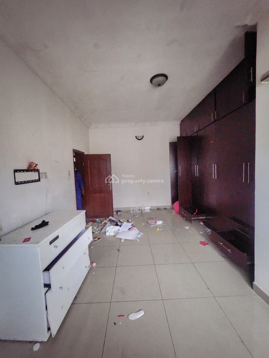 Well Maintained 2 Bedroom Apartment. Upstairs, Ikate, Lekki, Lagos, Flat / Apartment for Rent
