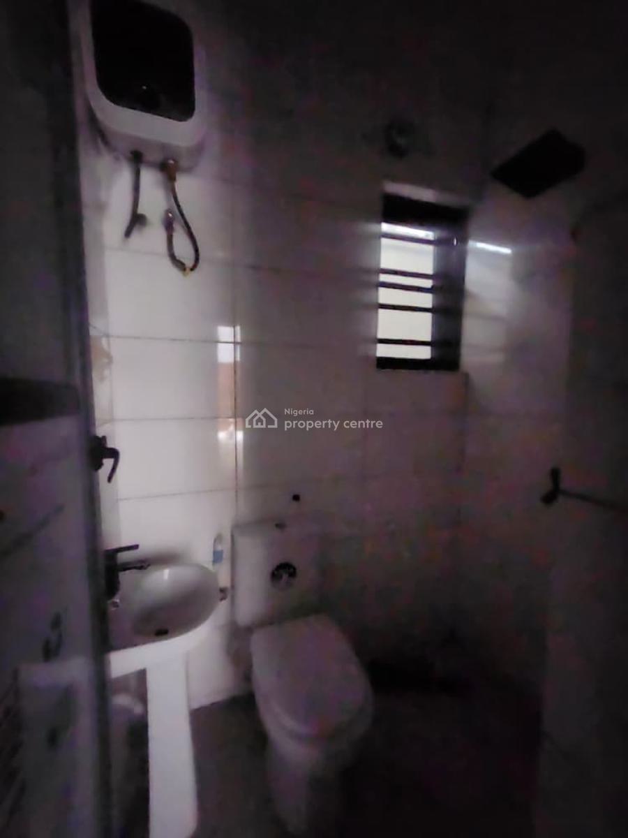 Well Maintained 2 Bedroom Apartment Up, Ikate, Ikate, Lekki, Lagos, Flat / Apartment for Rent