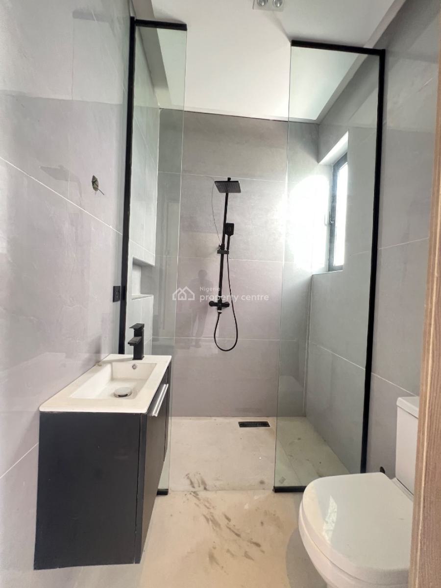 2 Bedroom Luxury Apartment with Swimming Pool, Lekki Phase 1, Lekki, Lagos, Block of Flats for Sale