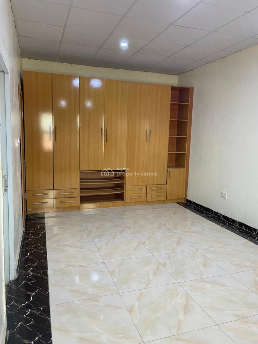 Spacious 2 Bedrooms Flat, Along Chevron Drive, Lekki, Lagos, Flat / Apartment for Rent