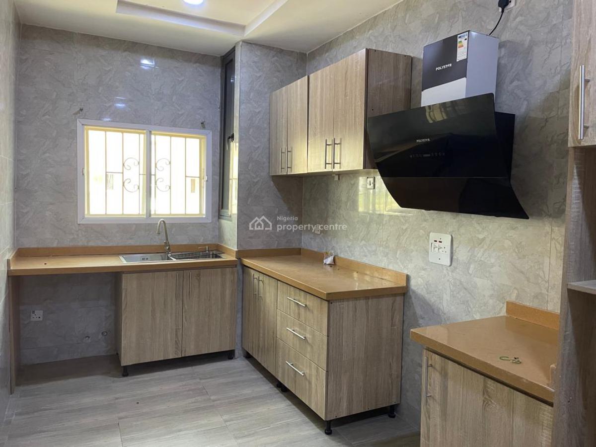 Spacious 2 Bedrooms Flat, Along Chevron Drive, Lekki, Lagos, Flat / Apartment for Rent