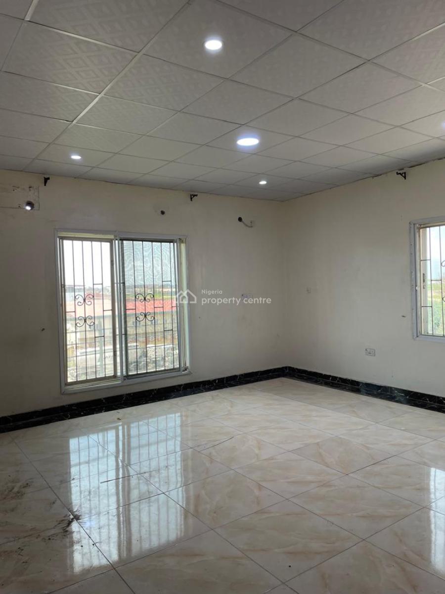 Spacious 2 Bedrooms Flat, Along Chevron Drive, Lekki, Lagos, Flat / Apartment for Rent