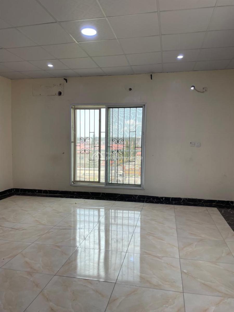 Spacious 2 Bedrooms Flat, Along Chevron Drive, Lekki, Lagos, Flat / Apartment for Rent