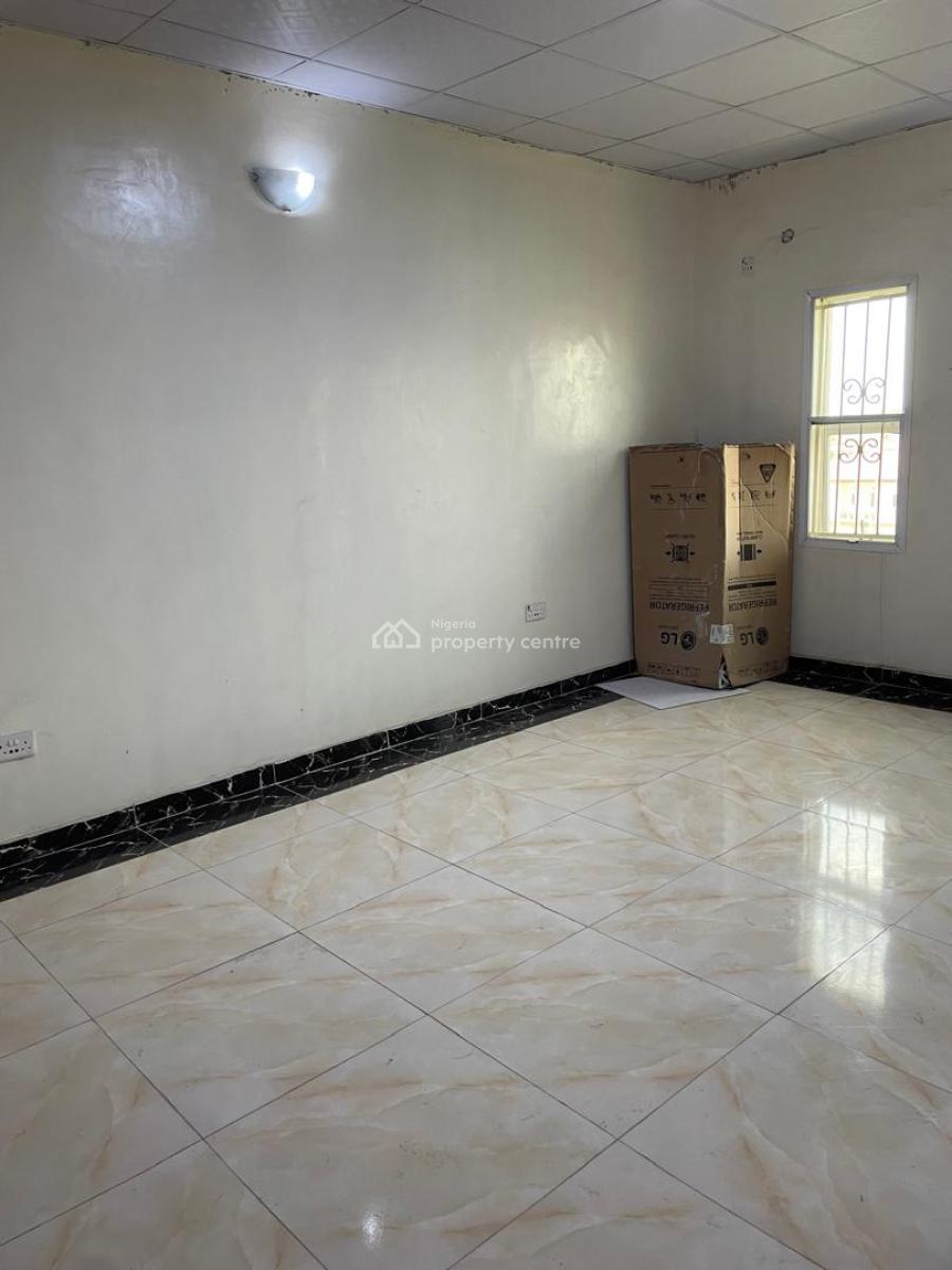 Spacious 2 Bedrooms Flat, Along Chevron Drive, Lekki, Lagos, Flat / Apartment for Rent