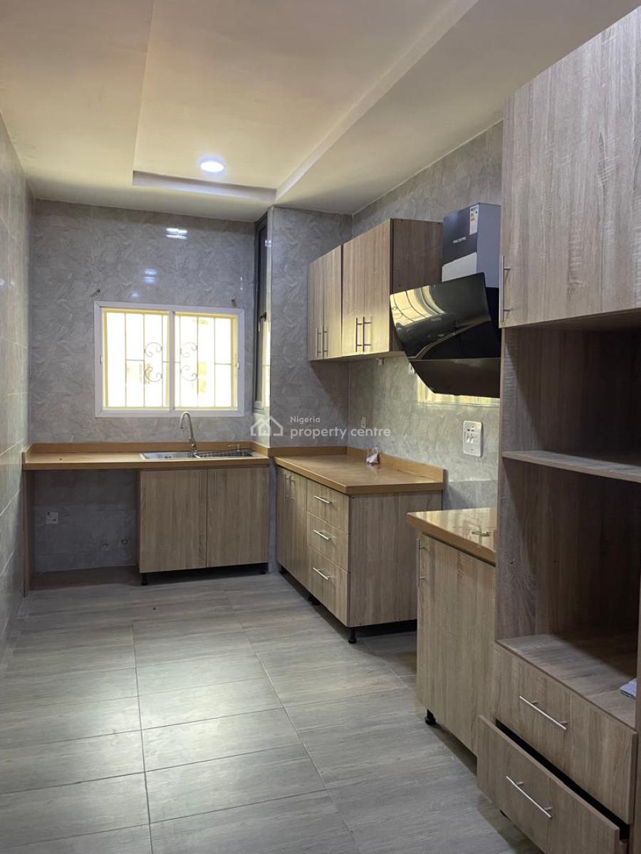 Spacious 2 Bedrooms Flat, Along Chevron Drive, Lekki, Lagos, Flat / Apartment for Rent