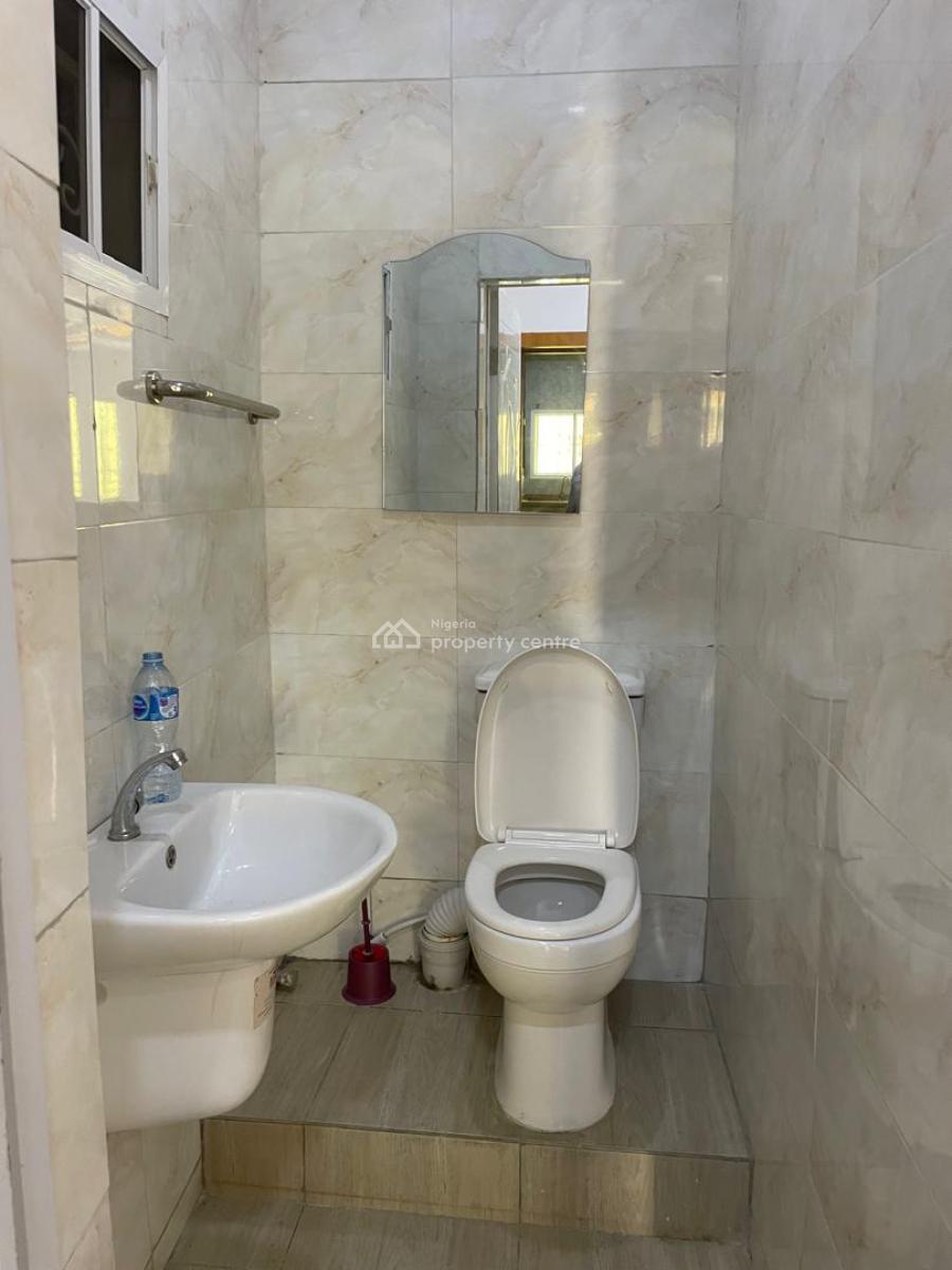 Spacious 2 Bedrooms Flat, Along Chevron Drive, Lekki, Lagos, Flat / Apartment for Rent