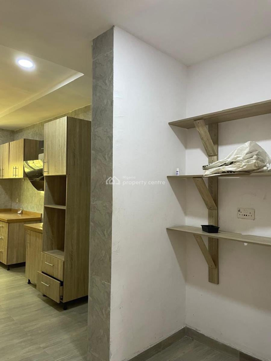 Spacious 2 Bedrooms Flat, Along Chevron Drive, Lekki, Lagos, Flat / Apartment for Rent