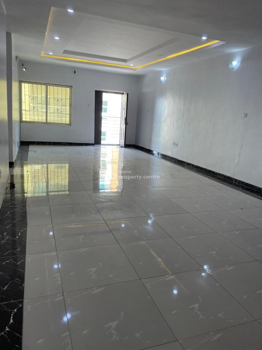 Spacious 2 Bedrooms Flat, Along Chevron Drive, Lekki, Lagos, Flat / Apartment for Rent