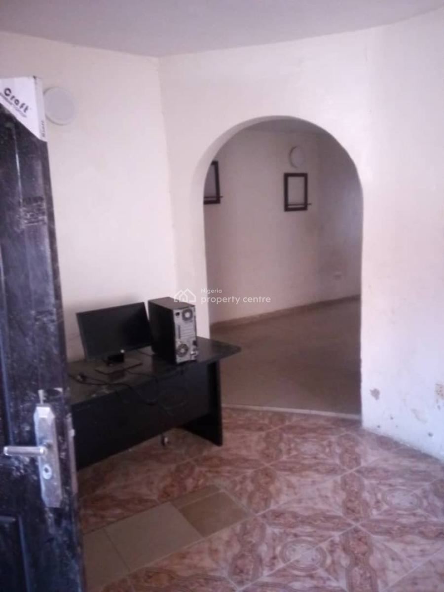 Lovely Spacious 3 Bedroom Apartment, Gra Phase 1, Magodo, Lagos, Flat / Apartment for Rent