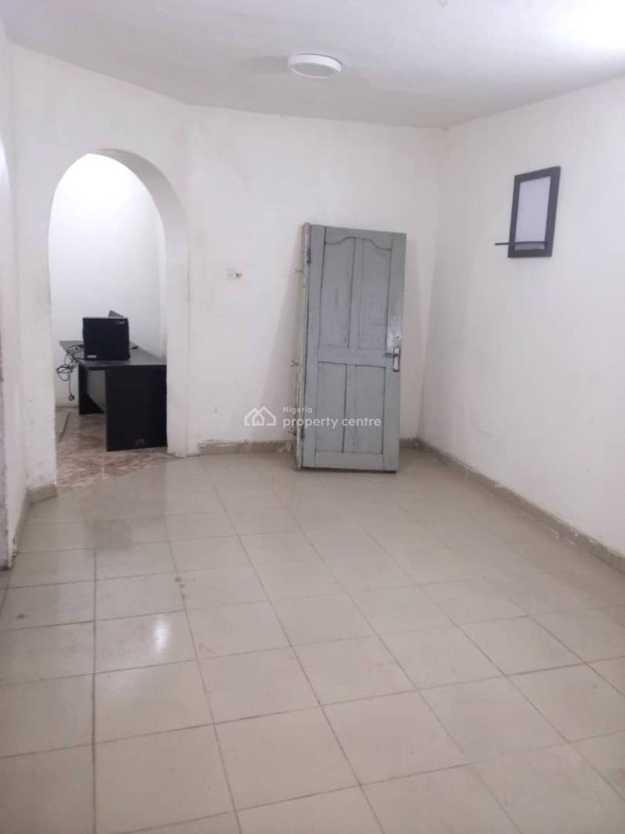 Lovely Spacious 3 Bedroom Apartment, Gra Phase 1, Magodo, Lagos, Flat / Apartment for Rent
