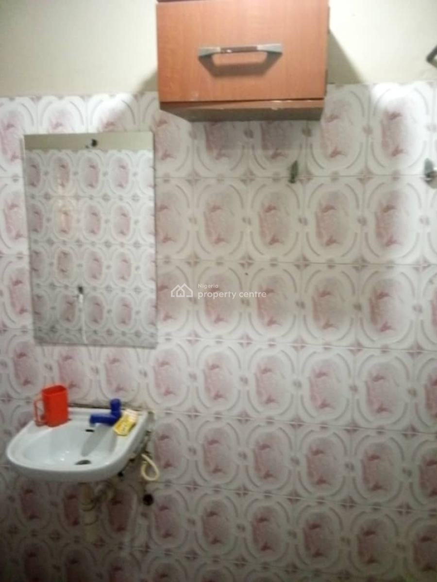 Lovely Spacious 3 Bedroom Apartment, Gra Phase 1, Magodo, Lagos, Flat / Apartment for Rent