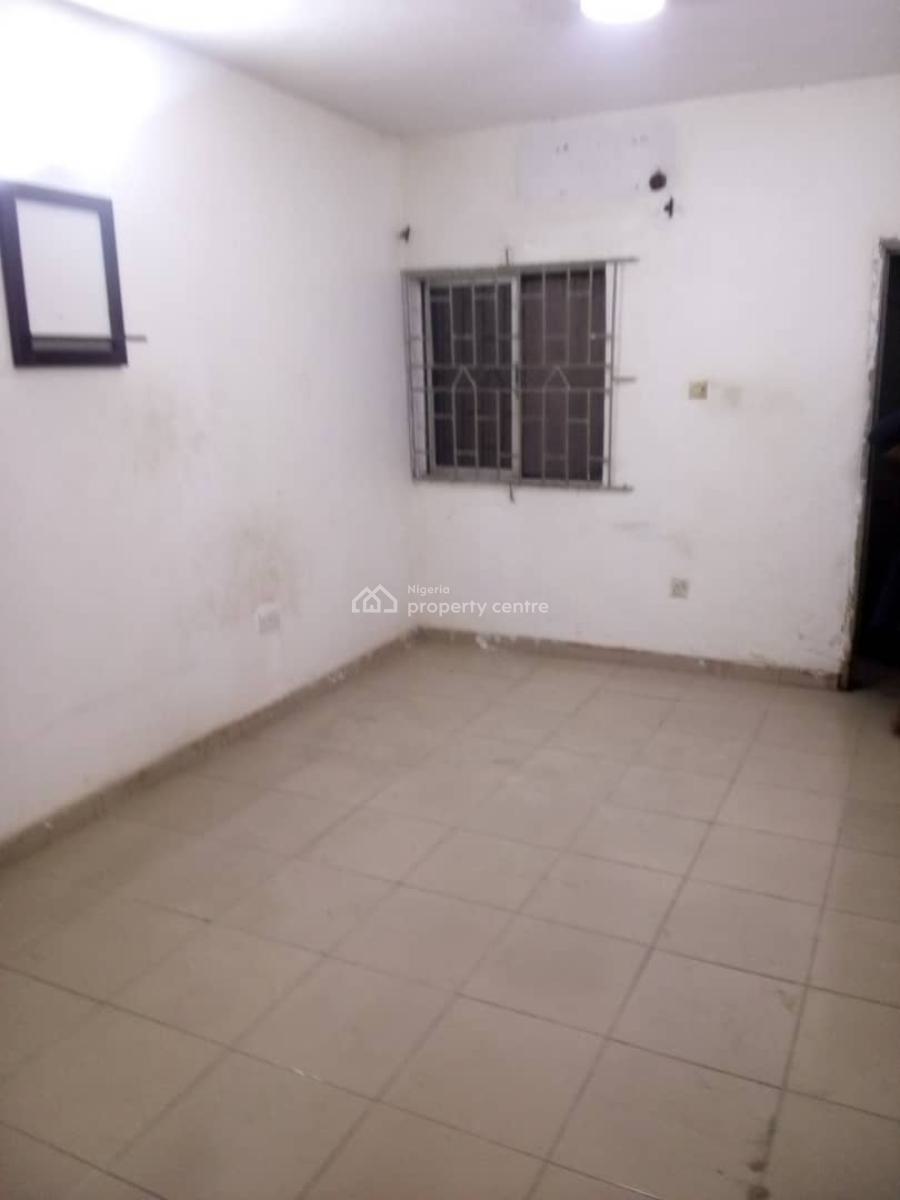 Lovely Spacious 3 Bedroom Apartment, Gra Phase 1, Magodo, Lagos, Flat / Apartment for Rent