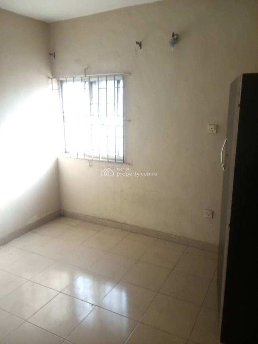 Lovely Spacious 3 Bedroom Apartment, Gra Phase 1, Magodo, Lagos, Flat / Apartment for Rent