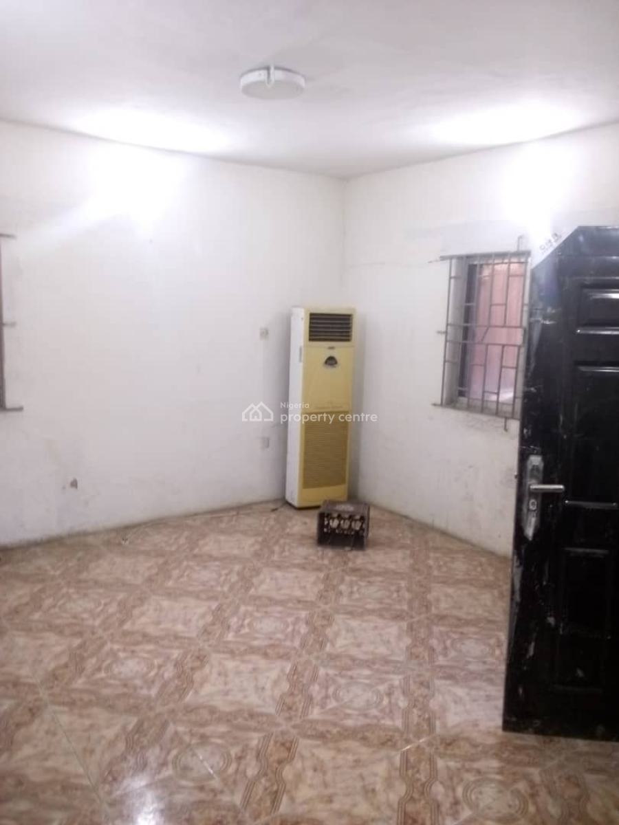 Lovely Spacious 3 Bedroom Apartment, Gra Phase 1, Magodo, Lagos, Flat / Apartment for Rent